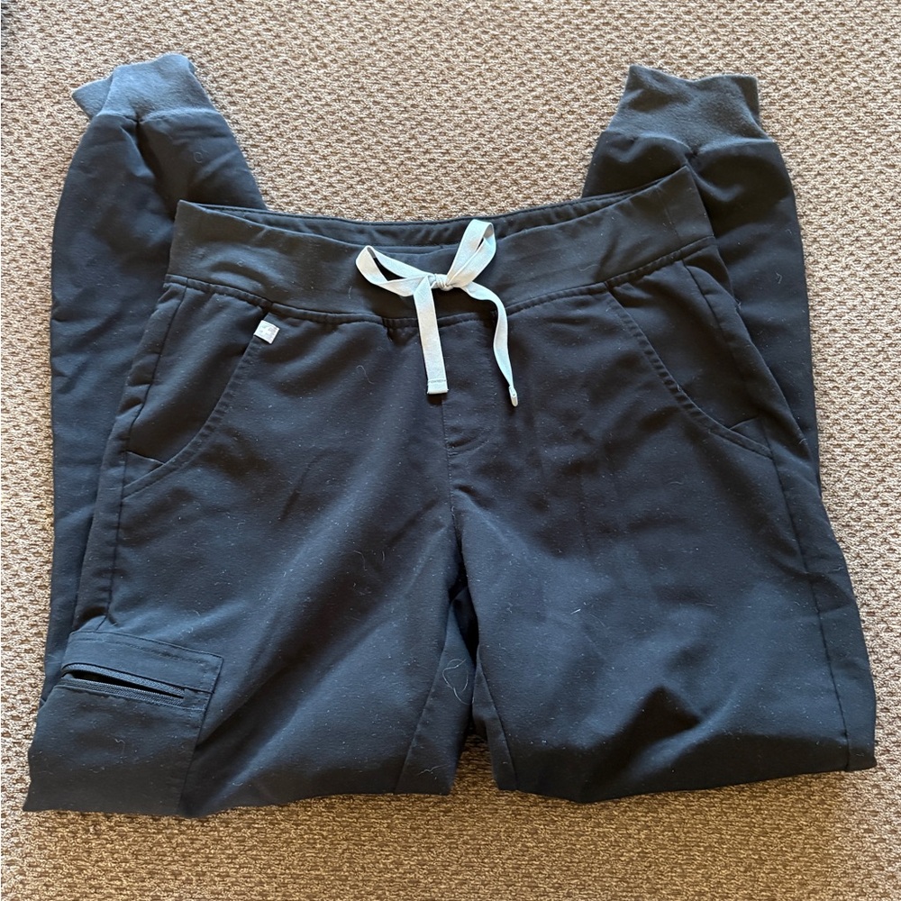 Figs Women Zemora Joggers in Black - Picture 2 of 4